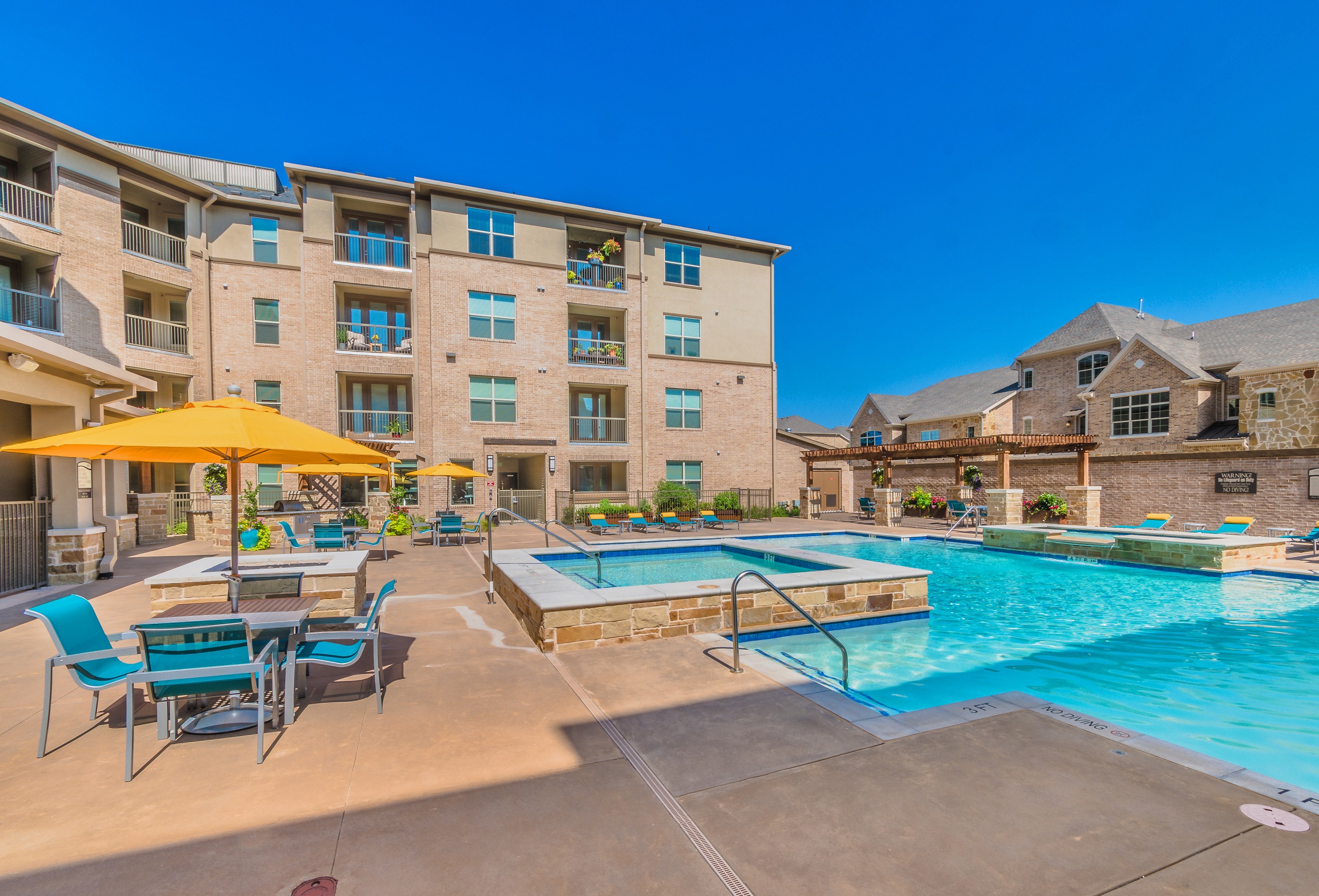 hotels in livingston texas with indoor pool